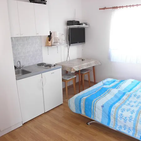 Apartment Zdrijac 100 M To Beach Kip - Ae1009